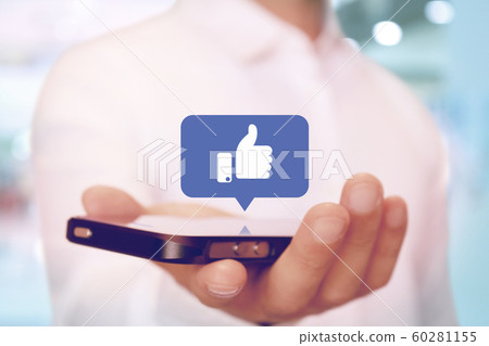 喜歡SNS,拇指向上的智能手機 喜歡SNS,拇指向上的智能手機 60281155