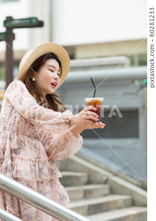 The look of a beautiful Korean woman, a park walk The look of a beautiful Korean woman, a park walk 60281233