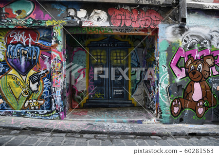 Hand painted walls by local artists Graffiti Lane, near Flinders Station, Melbourne, Australia 60281563
