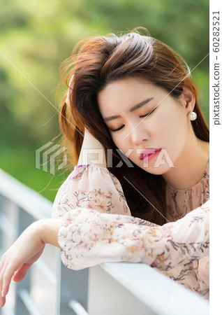 The look of a beautiful Korean woman, a park walk The look of a beautiful Korean woman, a park walk 60282521
