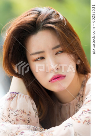 The look of a beautiful Korean woman, a park walk The look of a beautiful Korean woman, a park walk 60282531