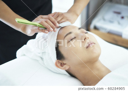 美容女人剃美容治療沙龍 60284905