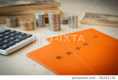 退休後的養老金筆記本錢 60285138