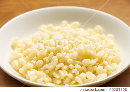 Tenkasu and fried balls. 60285368