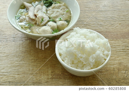 boiled soft slice pork and ball in clear soup on bowl eat with plain rice 60285808