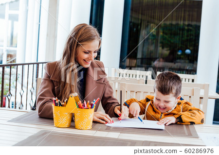 mom and young boy draw colored pencils mom and young boy draw colored pencils 60286976