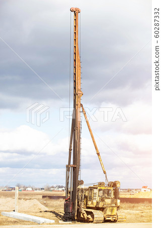 Construction and construction of the foundation on reinforced concrete driving piles in poor soil, equipment for driving piles, diesel hammer, copra, moisture resistance Construction and construction of the foundation on reinforced concrete driving piles in poor soil, equipment for driving piles, diesel hammer, copra, moisture resistance 60287332