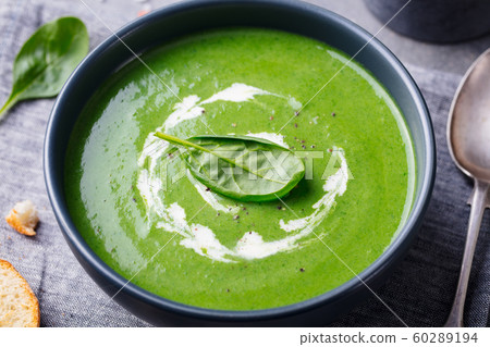 Spinach soup with cream in a bowl. Close up. 60289194