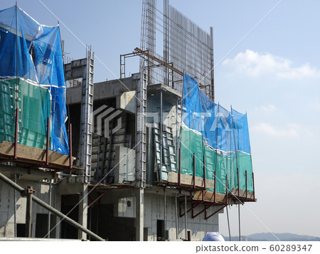 Precast system aluminium formwork used at the construction site as the reusable concrete form-work. It is high durability and can be used repeatedly. Saving time 60289347