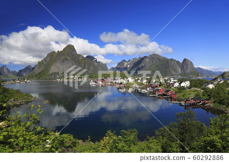 Traditional Norwegian fishing cottages, huts, island Hamn?y, Queen in Lofoten in northern Norway 60292886