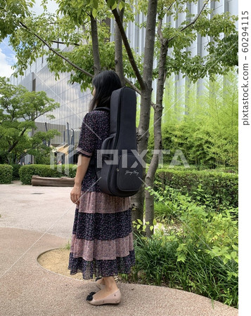Carrying a ukulele bag Carrying a ukulele bag 60294115