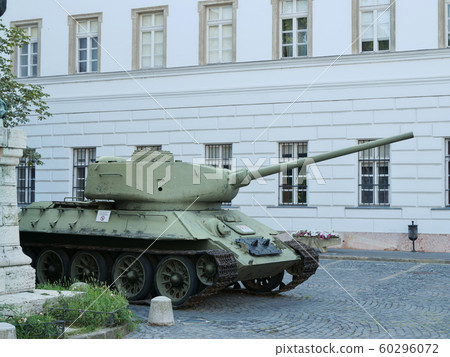 Military History Museum tank 60296072