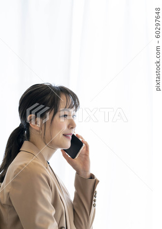 Young woman lifestyle (smartphone) 60297648