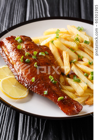 Whole spicy fried sea perch served with fresh Whole spicy fried sea perch served with fresh 60301985