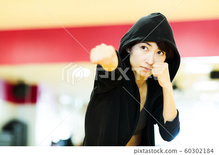 健身運動健身房訓練中期女子運動 60302184