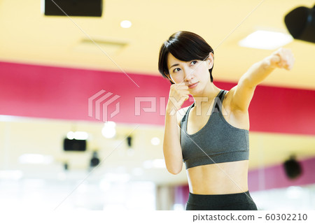 健身運動健身房訓練中期女子運動 60302210