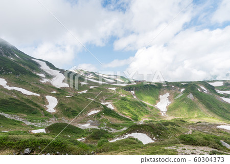 Mountain climbing 60304373