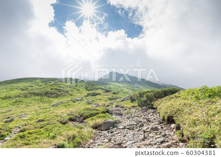 Mountain climbing Mountain climbing 60304381