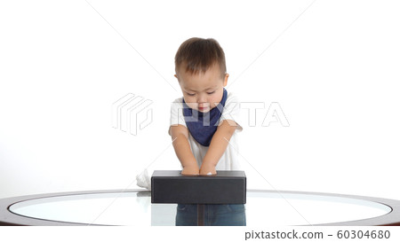 Boy with tissue paper 60304680