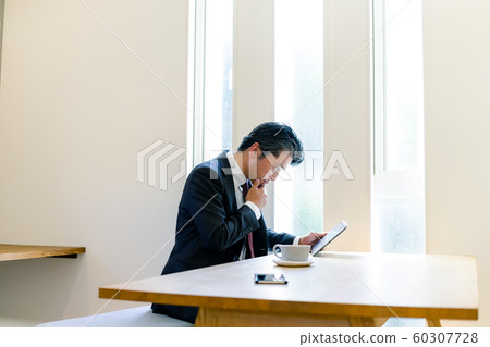 Middle businessman morning 60307728