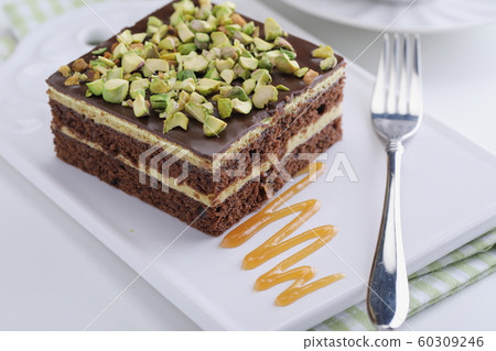 Mozart cake with Pistachio 60309246