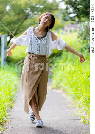 Portrait woman park Portrait woman park 60309338