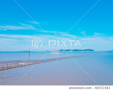 The sky and the sea 60311481