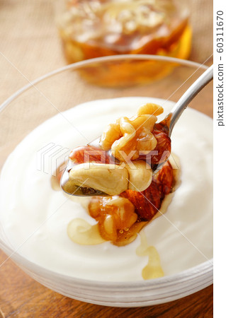 酸奶和蜂蜜堅果 60311670