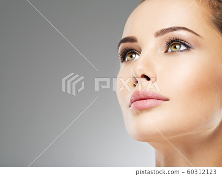 Beautiful face of young woman 60312123