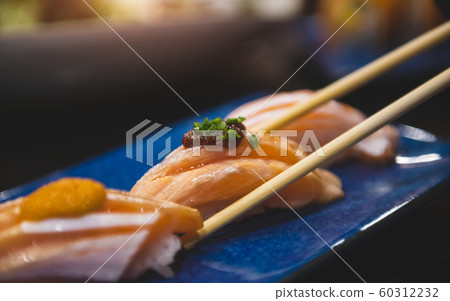 Salmon belly sushi set. 60312232