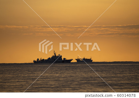 Encounter between a patrol boat and a fishing boat 60314078