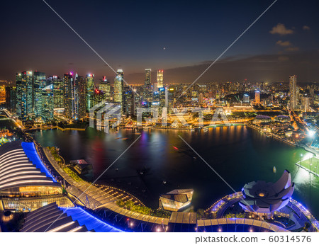 View of Singapore financial district skyline at night. 60314576