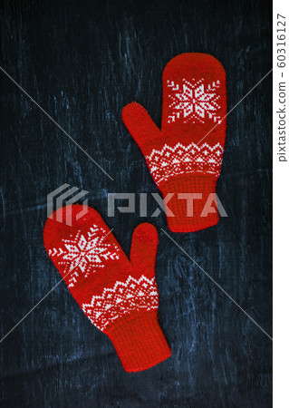 a pair of red-pink-lilac-magenta purple knitted a pair of red-pink-lilac-magenta purple knitted 60316127