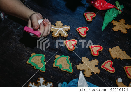 decorate Christmas gingerbread cookies using decorate Christmas gingerbread cookies using 60316174