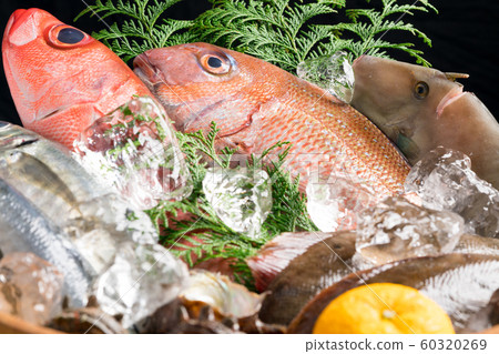 Assorted fresh fish 60320269