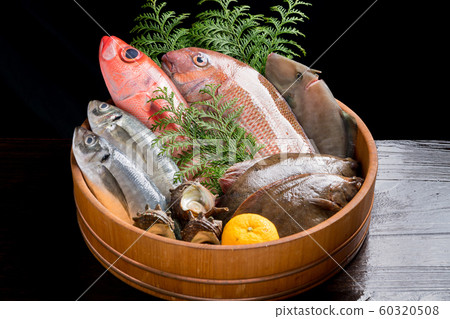 Assorted fresh fish Assorted fresh fish 60320508