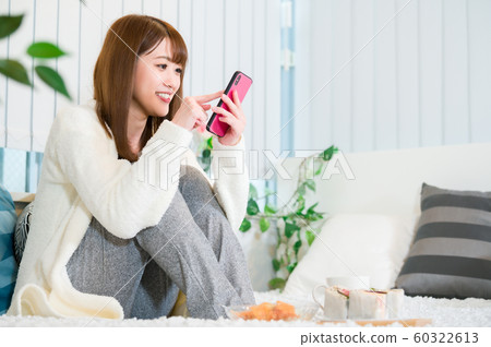Young woman relaxing in the room 60322613