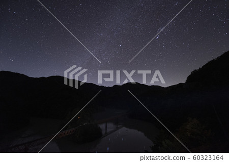 [Shizuoka] Starry sky view of Oigawa Railway and Oku-Oikokami Station 60323164