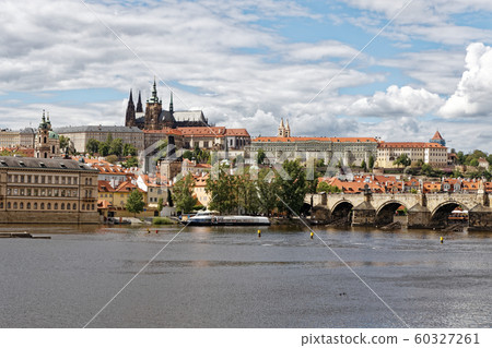 布拉格城堡聖維特大教堂和查理大橋 60327261