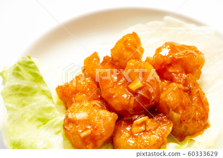 Shrimp chili sauce. (White plate / white background) 60333629
