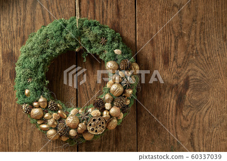 Eco-friendly green wreath with gold Eco-friendly green wreath with gold 60337039
