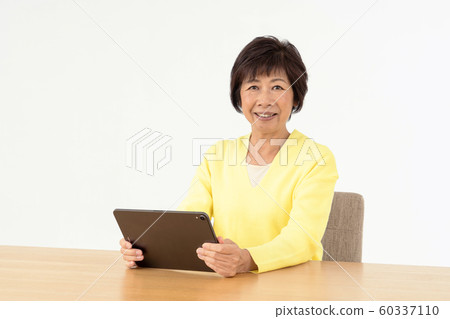 Senior women tablet Senior women tablet 60337110