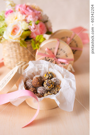 Chocolate truffles 60342204