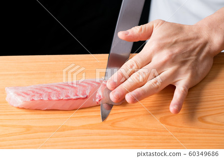 In front of the board to pull the sashimi 60349686