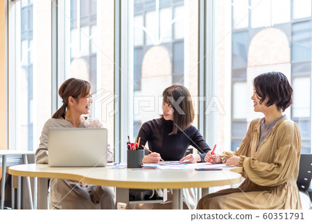 Business Meeting Shooting Cooperation "Kinki University" Business Meeting Shooting Cooperation "Kinki University" 60351791