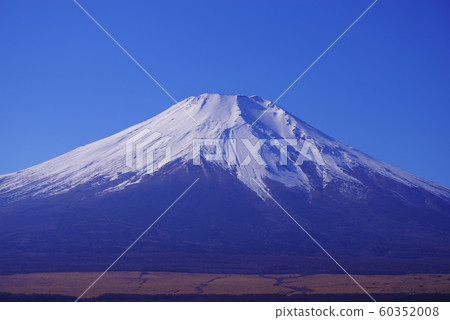 Mt. Fuji and the blue sky seen from the shore of Lake Yamanaka 60352008