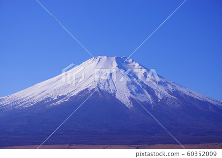 Mt. Fuji and the blue sky seen from the shore of Lake Yamanaka Mt. Fuji and the blue sky seen from the shore of Lake Yamanaka 60352009