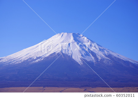 Mt. Fuji and the blue sky seen from the shore of Lake Yamanaka 60352011