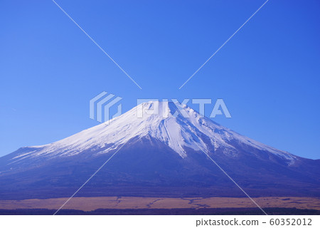 Mt. Fuji and the blue sky seen from the shore of Lake Yamanaka Mt. Fuji and the blue sky seen from the shore of Lake Yamanaka 60352012