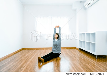 Room and person image photo 60352071